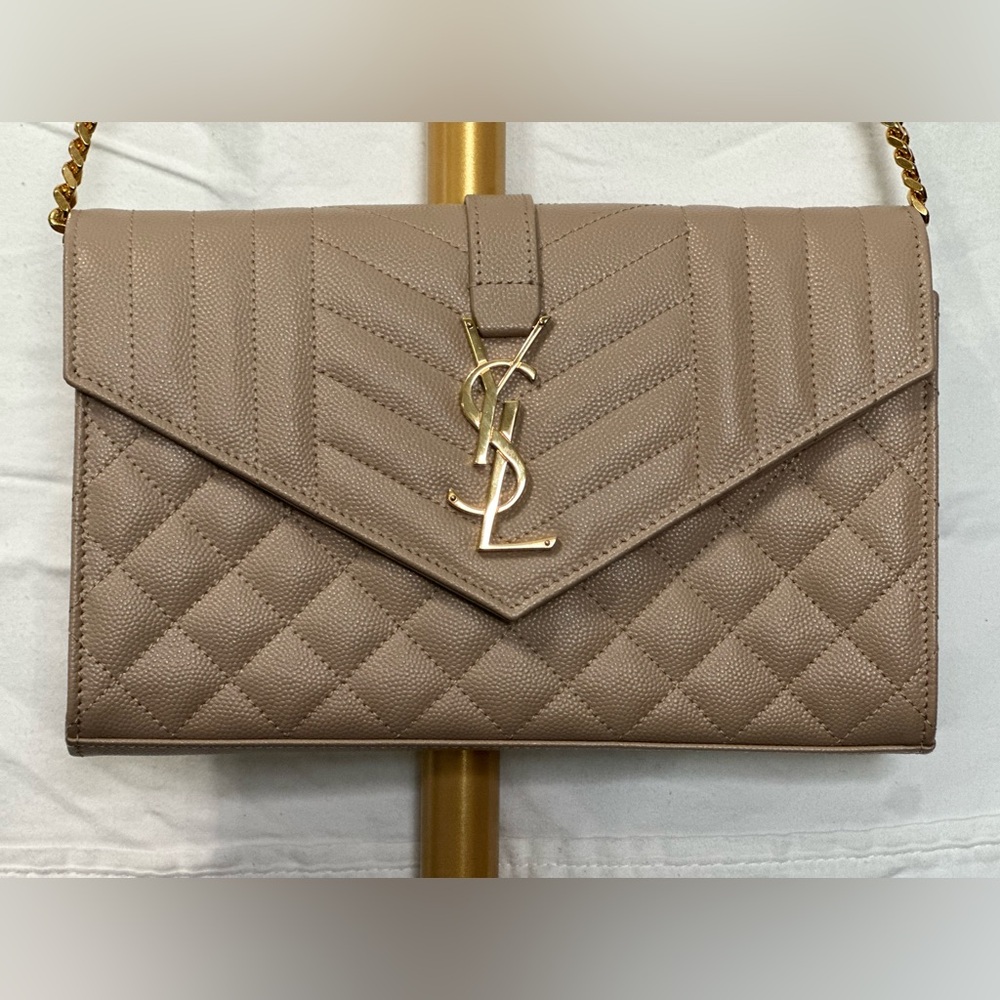 Envelope Triquilt YSL Wallet on Chain in Grained Leather